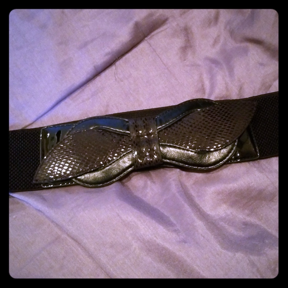 Black stretch belt